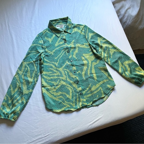 BUCKET LIST green printed button up long puff sleeve blouse - Picture 1 of 6